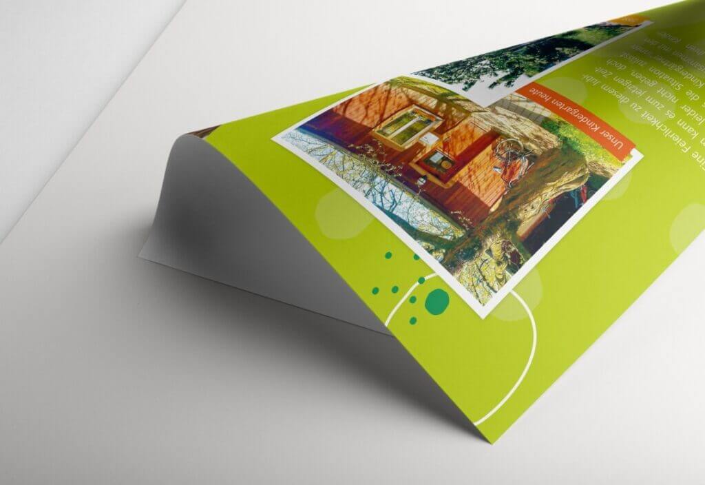 Das Magazin ist aus recyceltem Papier mit Farben auf Pflanzenbasis