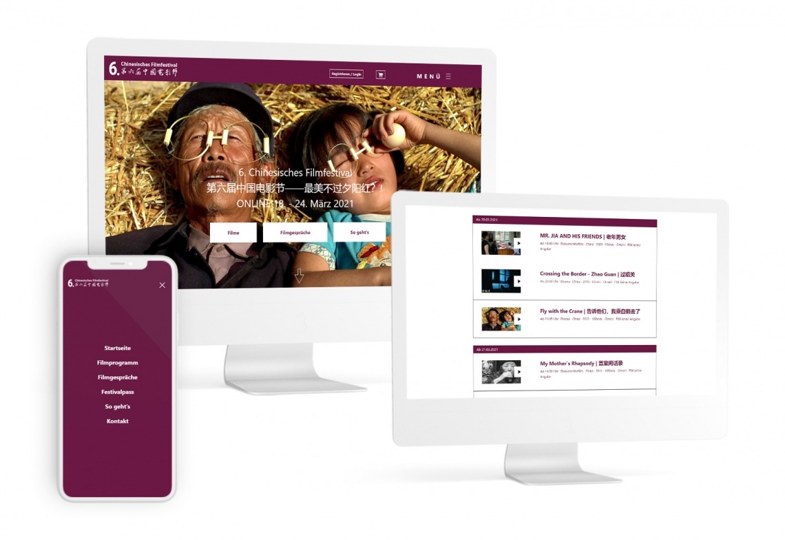 Webseite mit Filmprogramm und Menü auf Deutsch, dargestellt auf Smartphone und zwei Desktop-Bildschirmen