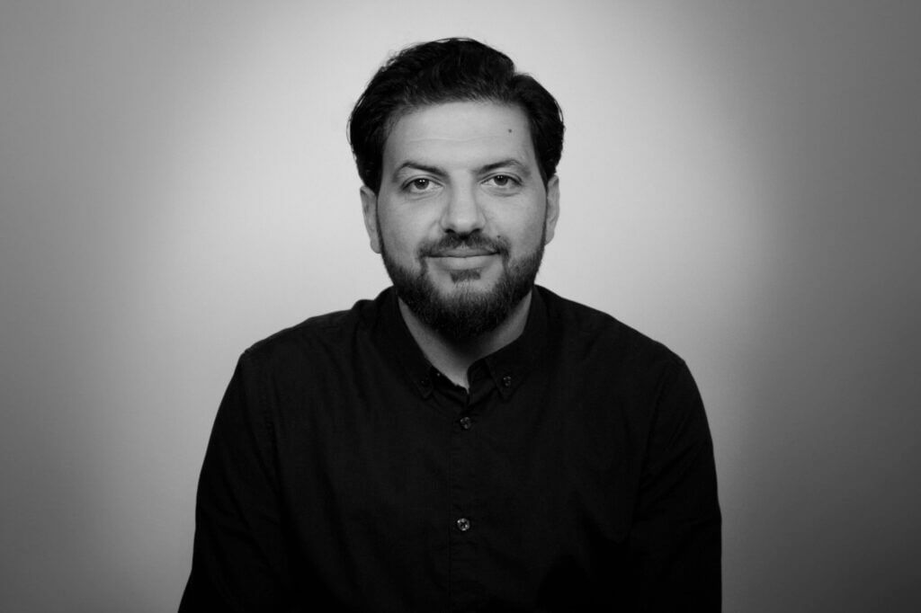 Porträt eines Mannes in Schwarz-Weiß