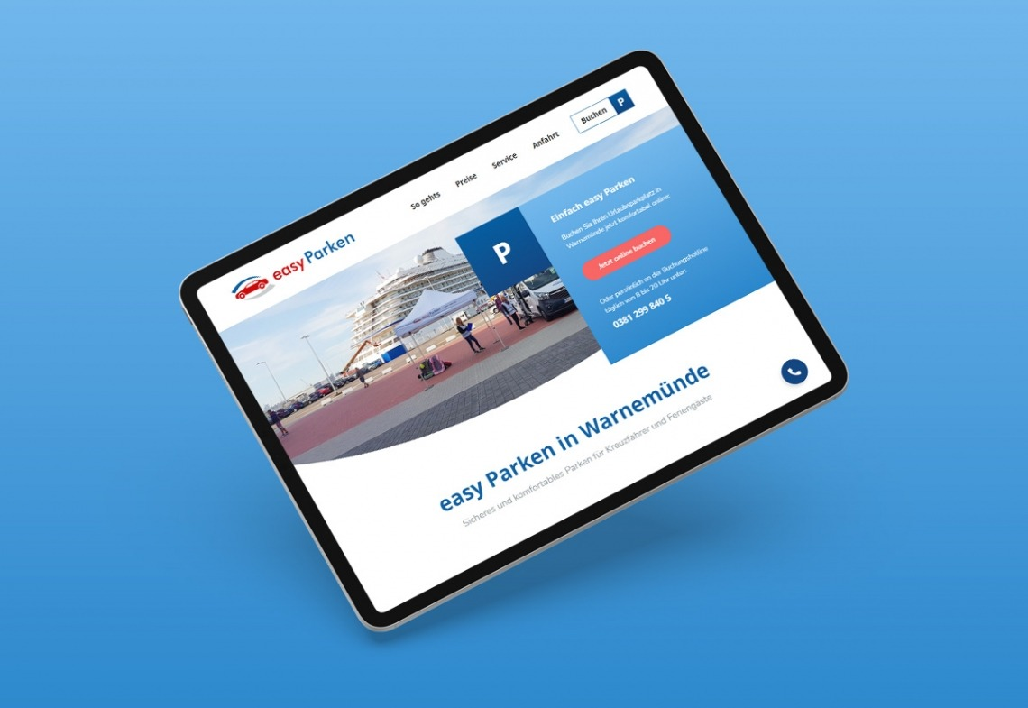 Tablet-Ansicht einer Parkplatzbuchungs-Website für Warnemünde.