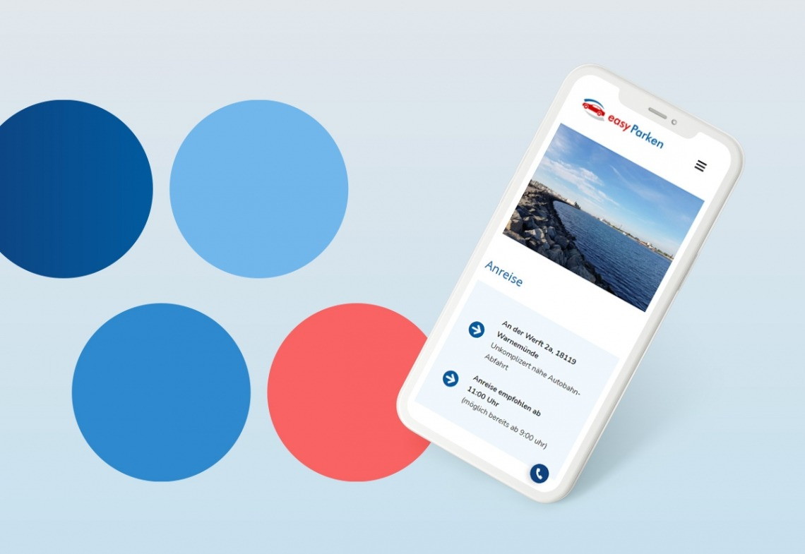 Smartphone mit easyParken Website und Seeansicht